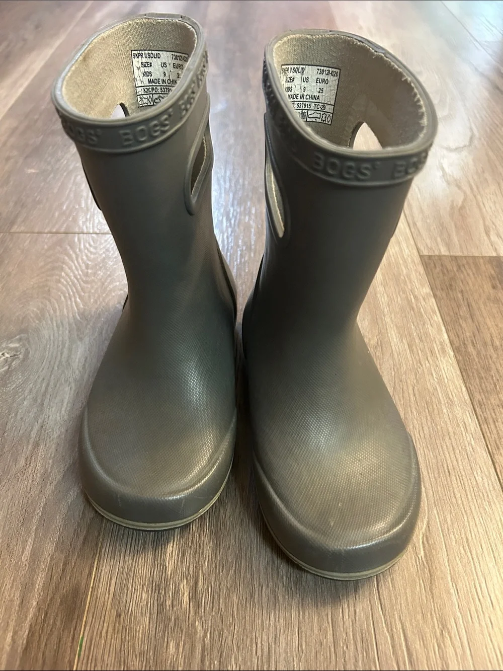 Bogs Kids Short Waterproof Boots in Taupe Gray, Size 9c